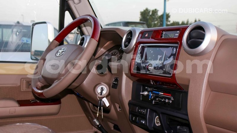 Big with watermark toyota land cruiser somalia import dubai 4175