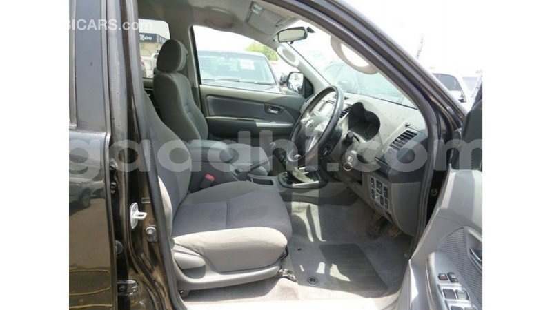 Big with watermark toyota hilux somalia import dubai 4176