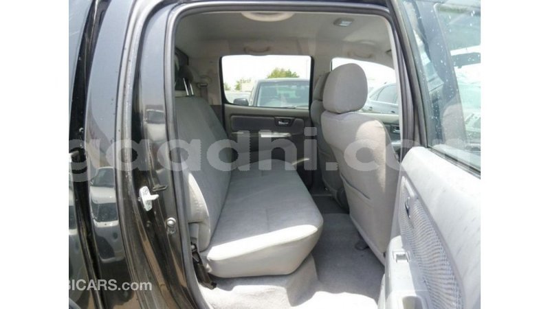 Big with watermark toyota hilux somalia import dubai 4176