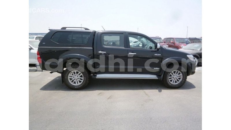 Big with watermark toyota hilux somalia import dubai 4176