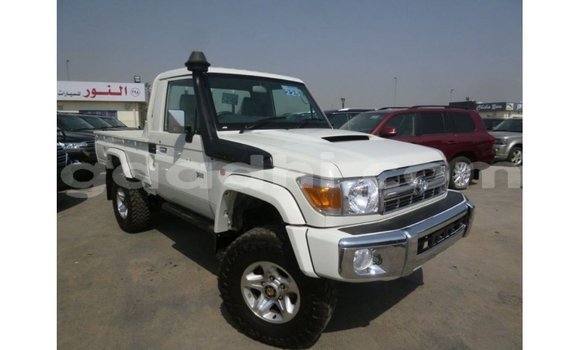 ይግዙ Imported Toyota Land Cruiser ነጭ መኪና በ Import - Dubai በ ሶማሊያ ይግዙ Imported Toyota Land Cruiser ነጭ መኪና በ Import - Dubai በ ሶማሊያ