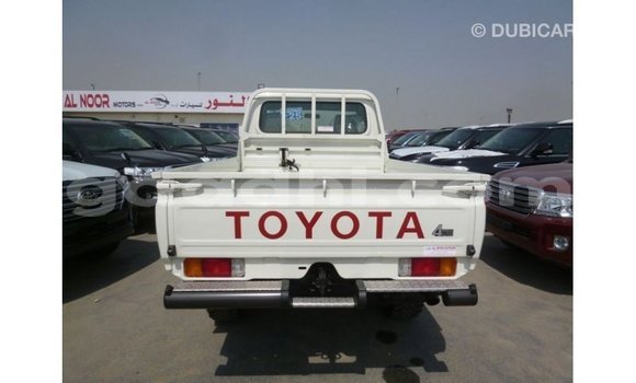 ይግዙ Imported Toyota Land Cruiser ነጭ መኪና በ Import - Dubai በ ሶማሊያ ይግዙ Imported Toyota Land Cruiser ነጭ መኪና በ Import - Dubai በ ሶማሊያ
