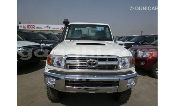ይግዙ Imported Toyota Land Cruiser ነጭ መኪና በ Import - Dubai በ ሶማሊያ ይግዙ Imported Toyota Land Cruiser ነጭ መኪና በ Import - Dubai በ ሶማሊያ