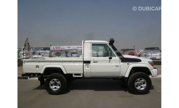 ይግዙ Imported Toyota Land Cruiser ነጭ መኪና በ Import - Dubai በ ሶማሊያ ይግዙ Imported Toyota Land Cruiser ነጭ መኪና በ Import - Dubai በ ሶማሊያ
