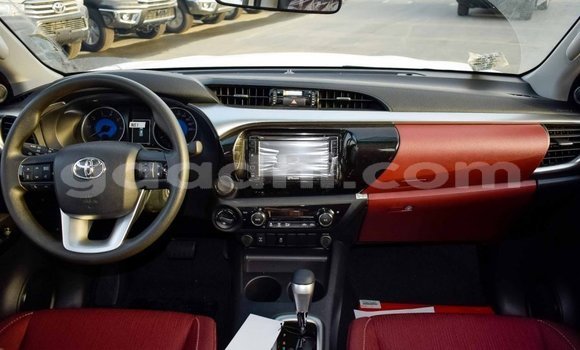 ይግዙ Imported Toyota Hilux ነጭ መኪና በ Import - Dubai በ ሶማሊያ ይግዙ Imported Toyota Hilux ነጭ መኪና በ Import - Dubai በ ሶማሊያ