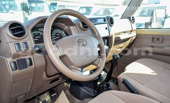 Nunua Imported Toyota Land Cruiser Beige Gari ndani ya Import - Dubai nchini Somalia Nunua Imported Toyota Land Cruiser Beige Gari ndani ya Import - Dubai nchini Somalia