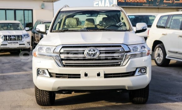 Nunua Imported Toyota Land Cruiser Nyeupe Gari ndani ya Import - Dubai nchini Somalia Nunua Imported Toyota Land Cruiser Nyeupe Gari ndani ya Import - Dubai nchini Somalia