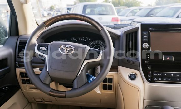 Nunua Imported Toyota Land Cruiser Nyeupe Gari ndani ya Import - Dubai nchini Somalia Nunua Imported Toyota Land Cruiser Nyeupe Gari ndani ya Import - Dubai nchini Somalia