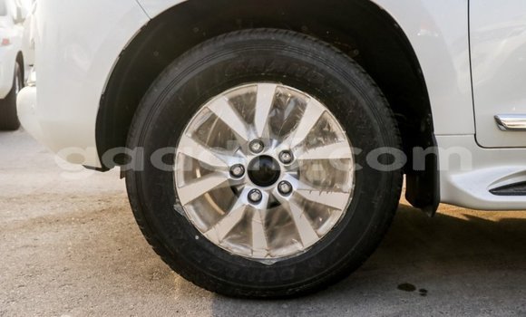 Nunua Imported Toyota Land Cruiser Nyeupe Gari ndani ya Import - Dubai nchini Somalia Nunua Imported Toyota Land Cruiser Nyeupe Gari ndani ya Import - Dubai nchini Somalia