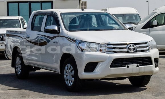 Nunua Imported Toyota Hilux Nyeupe Gari ndani ya Import - Dubai nchini Somalia Nunua Imported Toyota Hilux Nyeupe Gari ndani ya Import - Dubai nchini Somalia