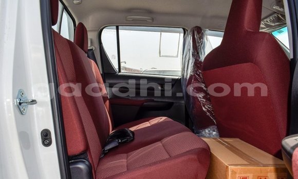 Nunua Imported Toyota Hilux Nyeupe Gari ndani ya Import - Dubai nchini Somalia Nunua Imported Toyota Hilux Nyeupe Gari ndani ya Import - Dubai nchini Somalia