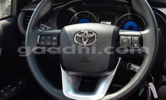 Nunua Imported Toyota Hilux Nyeupe Gari ndani ya Import - Dubai nchini Somalia Nunua Imported Toyota Hilux Nyeupe Gari ndani ya Import - Dubai nchini Somalia
