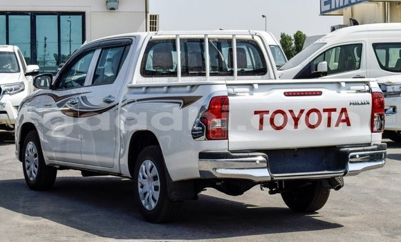 Nunua Imported Toyota Hilux Nyeupe Gari ndani ya Import - Dubai nchini Somalia Nunua Imported Toyota Hilux Nyeupe Gari ndani ya Import - Dubai nchini Somalia
