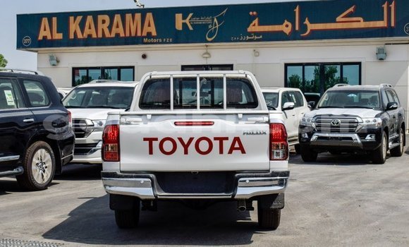 Nunua Imported Toyota Hilux Nyeupe Gari ndani ya Import - Dubai nchini Somalia Nunua Imported Toyota Hilux Nyeupe Gari ndani ya Import - Dubai nchini Somalia