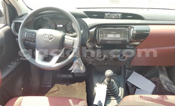 Nunua Imported Toyota Hilux Nyeupe Gari ndani ya Import - Dubai nchini Somalia Nunua Imported Toyota Hilux Nyeupe Gari ndani ya Import - Dubai nchini Somalia