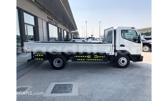 Buy Import Mitsubishi L400 White Truck in Import - Dubai in Somalia Buy Import Mitsubishi L400 White Truck in Import - Dubai in Somalia
