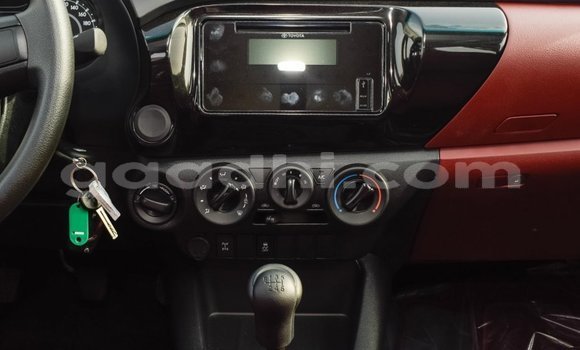 ይግዙ Imported Toyota Hilux ነጭ መኪና በ Import - Dubai በ ሶማሊያ ይግዙ Imported Toyota Hilux ነጭ መኪና በ Import - Dubai በ ሶማሊያ