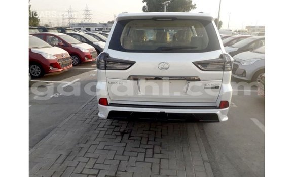 Imported Lexus LX White Makiinaa iti Import - Dubai keessatti Somalia keessatti Imported Lexus LX White Makiinaa iti Import - Dubai keessatti Somalia keessatti