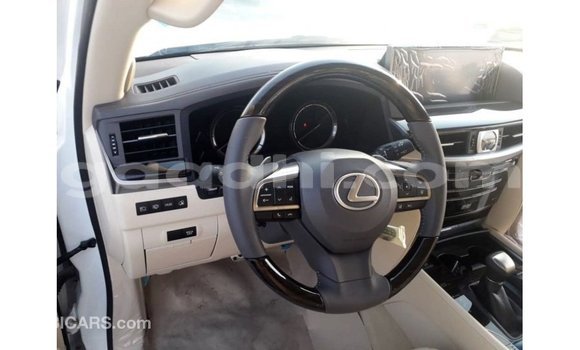 Imported Lexus LX White Makiinaa iti Import - Dubai keessatti Somalia keessatti Imported Lexus LX White Makiinaa iti Import - Dubai keessatti Somalia keessatti