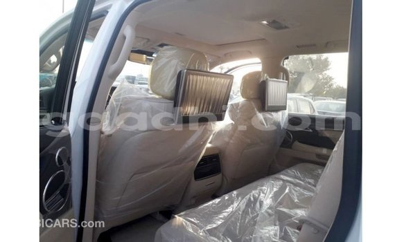 Imported Lexus LX White Makiinaa iti Import - Dubai keessatti Somalia keessatti Imported Lexus LX White Makiinaa iti Import - Dubai keessatti Somalia keessatti