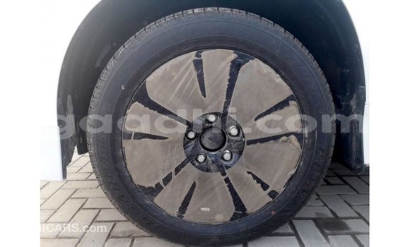 Imported Lexus LX White Makiinaa iti Import - Dubai keessatti Somalia keessatti Imported Lexus LX White Makiinaa iti Import - Dubai keessatti Somalia keessatti