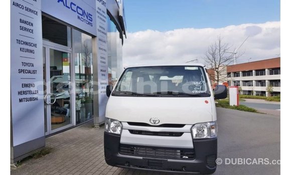 ይግዙ Imported Toyota Hiace ነጭ መኪና በ Import - Dubai በ ሶማሊያ ይግዙ Imported Toyota Hiace ነጭ መኪና በ Import - Dubai በ ሶማሊያ