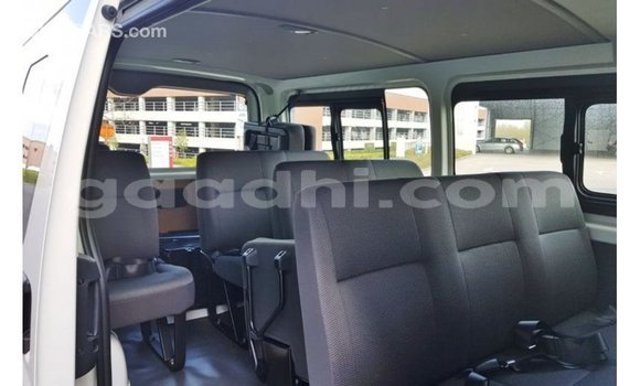 Nunua Imported Toyota Hiace Nyeupe Gari ndani ya Import - Dubai nchini Somalia Nunua Imported Toyota Hiace Nyeupe Gari ndani ya Import - Dubai nchini Somalia