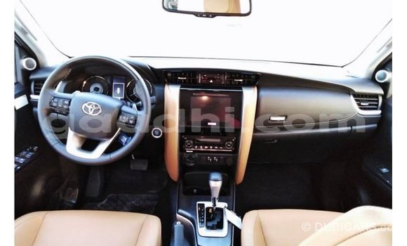 ይግዙ Imported Toyota Fortuner ነጭ መኪና በ Import - Dubai በ ሶማሊያ ይግዙ Imported Toyota Fortuner ነጭ መኪና በ Import - Dubai በ ሶማሊያ