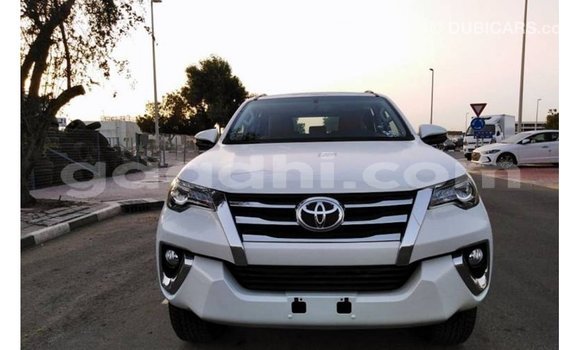 ይግዙ Imported Toyota Fortuner ነጭ መኪና በ Import - Dubai በ ሶማሊያ ይግዙ Imported Toyota Fortuner ነጭ መኪና በ Import - Dubai በ ሶማሊያ