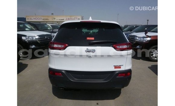 Acheter Import Voiture Jeep Cherokee Blanc à Import - Dubai, Somalie Acheter Import Voiture Jeep Cherokee Blanc à Import - Dubai, Somalie