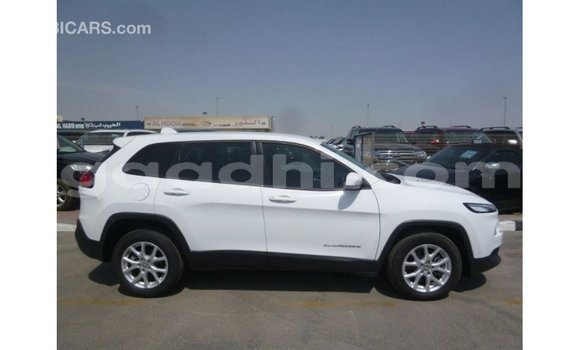 Acheter Import Voiture Jeep Cherokee Blanc à Import - Dubai, Somalie Acheter Import Voiture Jeep Cherokee Blanc à Import - Dubai, Somalie