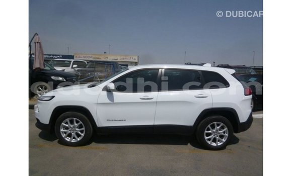 Acheter Import Voiture Jeep Cherokee Blanc à Import - Dubai, Somalie Acheter Import Voiture Jeep Cherokee Blanc à Import - Dubai, Somalie