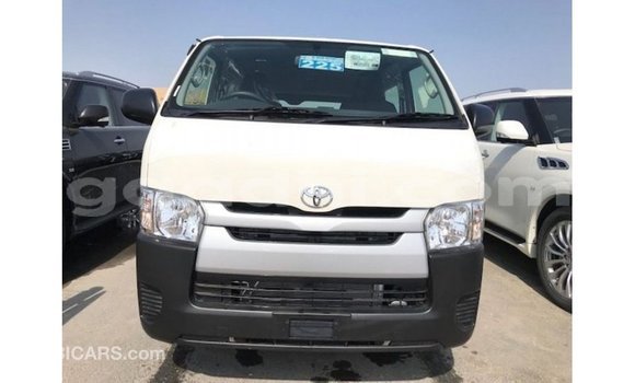 Acheter Import Voiture Toyota Hiace Blanc à Import - Dubai, Somalie Acheter Import Voiture Toyota Hiace Blanc à Import - Dubai, Somalie
