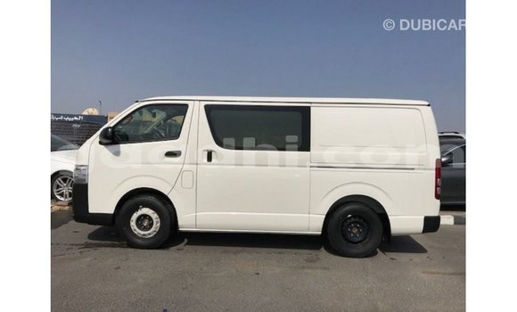 Acheter Import Voiture Toyota Hiace Blanc à Import - Dubai, Somalie Acheter Import Voiture Toyota Hiace Blanc à Import - Dubai, Somalie