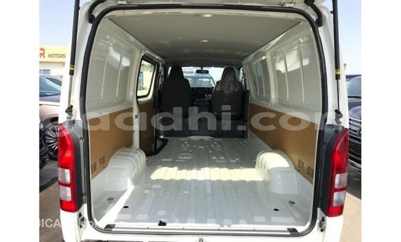 Acheter Import Voiture Toyota Hiace Blanc à Import - Dubai, Somalie Acheter Import Voiture Toyota Hiace Blanc à Import - Dubai, Somalie