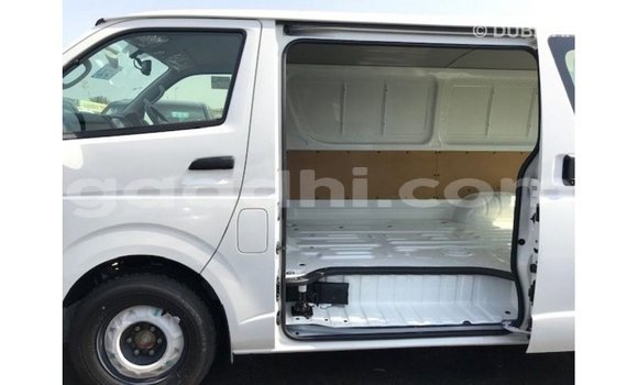 Acheter Import Voiture Toyota Hiace Blanc à Import - Dubai, Somalie Acheter Import Voiture Toyota Hiace Blanc à Import - Dubai, Somalie