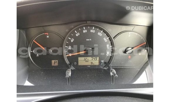 Acheter Import Voiture Toyota Hiace Blanc à Import - Dubai, Somalie Acheter Import Voiture Toyota Hiace Blanc à Import - Dubai, Somalie