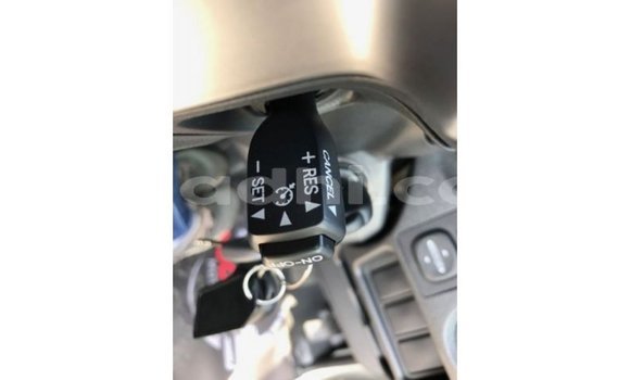 Acheter Import Voiture Toyota Hiace Blanc à Import - Dubai, Somalie Acheter Import Voiture Toyota Hiace Blanc à Import - Dubai, Somalie