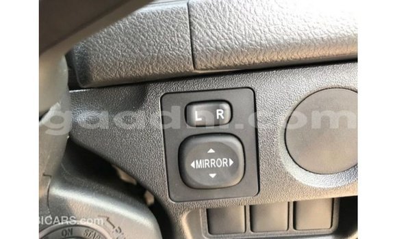 Acheter Import Voiture Toyota Hiace Blanc à Import - Dubai, Somalie Acheter Import Voiture Toyota Hiace Blanc à Import - Dubai, Somalie