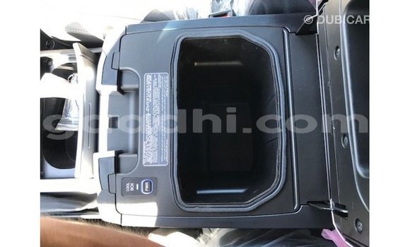 ይግዙ Imported Toyota Land Cruiser ነጭ መኪና በ Import - Dubai በ ሶማሊያ ይግዙ Imported Toyota Land Cruiser ነጭ መኪና በ Import - Dubai በ ሶማሊያ