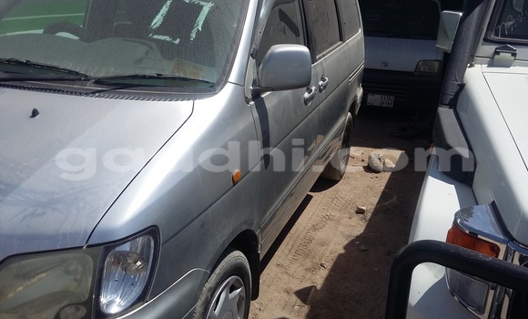 Oofamaa Toyota 4Runner Silver Makiinaa iti Mogadishu keessatti Somalia keessatti Oofamaa Toyota 4Runner Silver Makiinaa iti Mogadishu keessatti Somalia keessatti