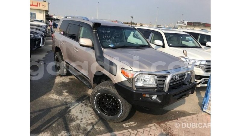 Big with watermark toyota land cruiser somalia import dubai 4219