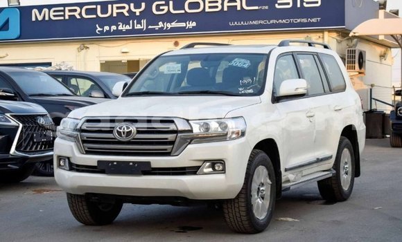 اشتري Imported Toyota Land Cruiser أبيض سيارة في Import - Dubai في الصومال اشتري Imported Toyota Land Cruiser أبيض سيارة في Import - Dubai في الصومال