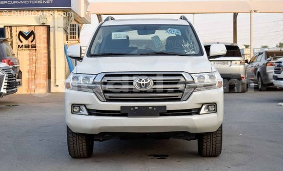 اشتري Imported Toyota Land Cruiser أبيض سيارة في Import - Dubai في الصومال اشتري Imported Toyota Land Cruiser أبيض سيارة في Import - Dubai في الصومال