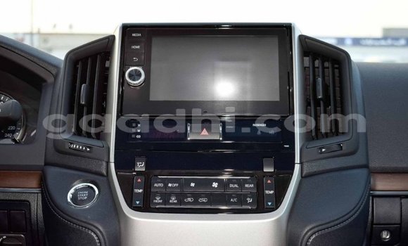 اشتري Imported Toyota Land Cruiser أبيض سيارة في Import - Dubai في الصومال اشتري Imported Toyota Land Cruiser أبيض سيارة في Import - Dubai في الصومال