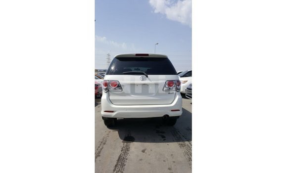 Imported Toyota Fortuner White Makiinaa iti Import - Dubai keessatti Somalia keessatti Imported Toyota Fortuner White Makiinaa iti Import - Dubai keessatti Somalia keessatti