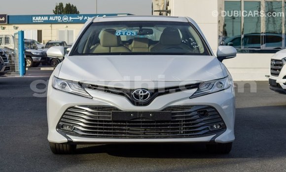 Imported Toyota Camry White Makiinaa iti Import - Dubai keessatti Somalia keessatti Imported Toyota Camry White Makiinaa iti Import - Dubai keessatti Somalia keessatti