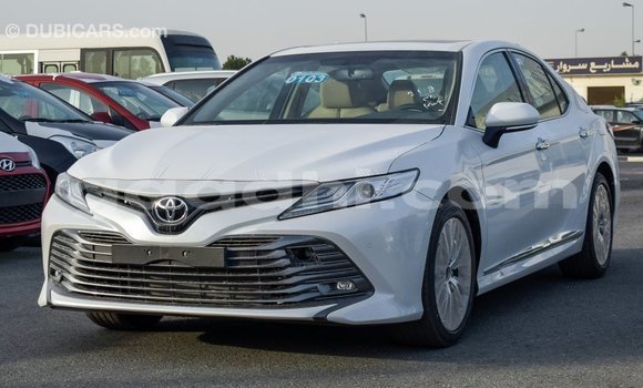Imported Toyota Camry White Makiinaa iti Import - Dubai keessatti Somalia keessatti Imported Toyota Camry White Makiinaa iti Import - Dubai keessatti Somalia keessatti