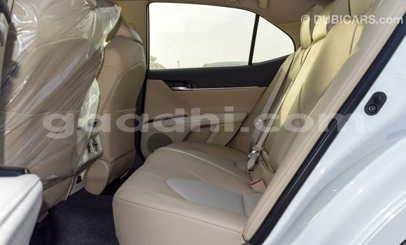 Imported Toyota Camry White Makiinaa iti Import - Dubai keessatti Somalia keessatti Imported Toyota Camry White Makiinaa iti Import - Dubai keessatti Somalia keessatti
