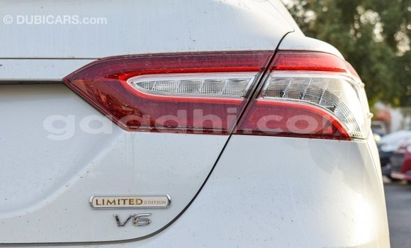 Imported Toyota Camry White Makiinaa iti Import - Dubai keessatti Somalia keessatti Imported Toyota Camry White Makiinaa iti Import - Dubai keessatti Somalia keessatti